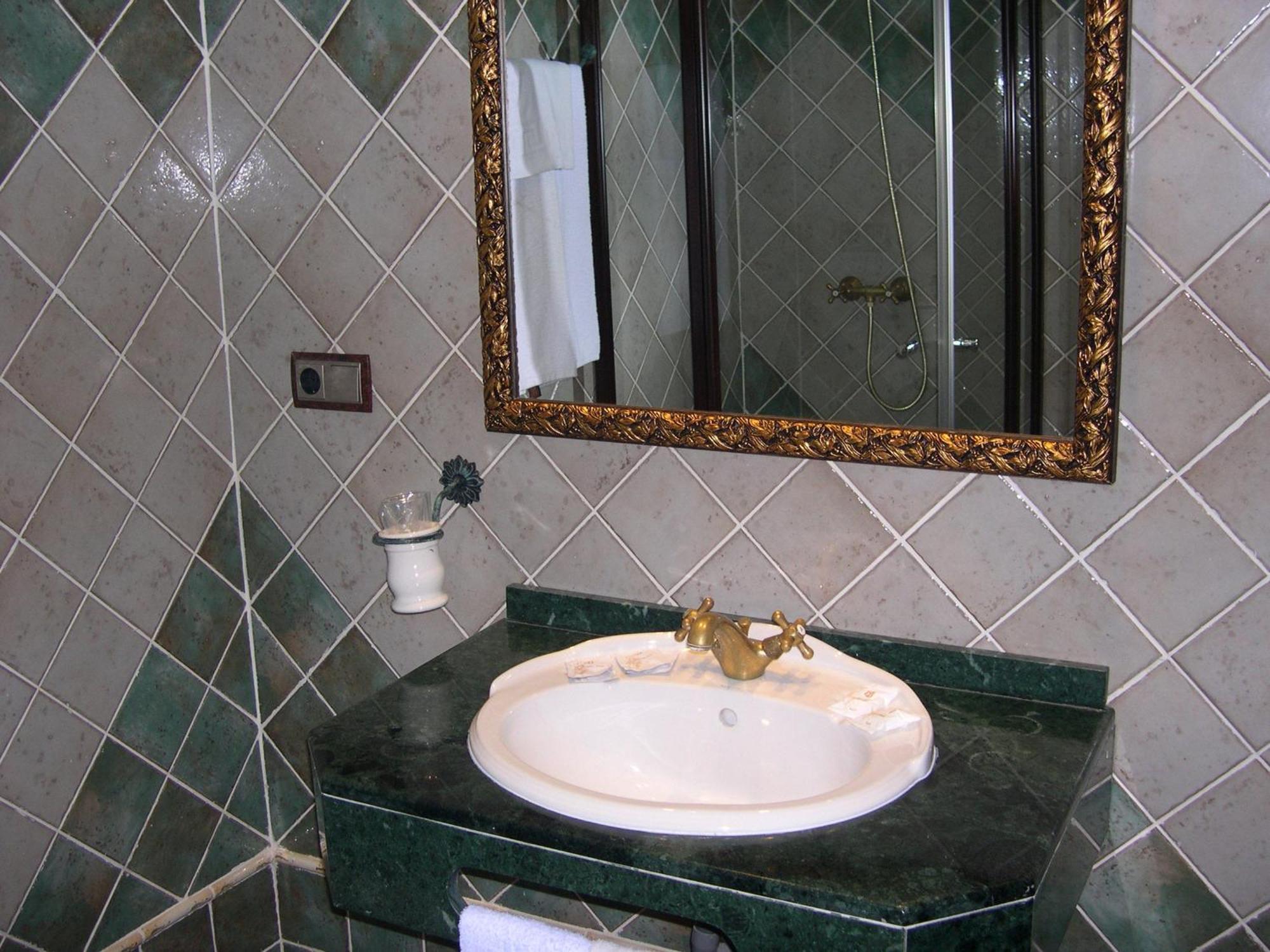 Hotel El Doncel Atarfe 部屋 写真