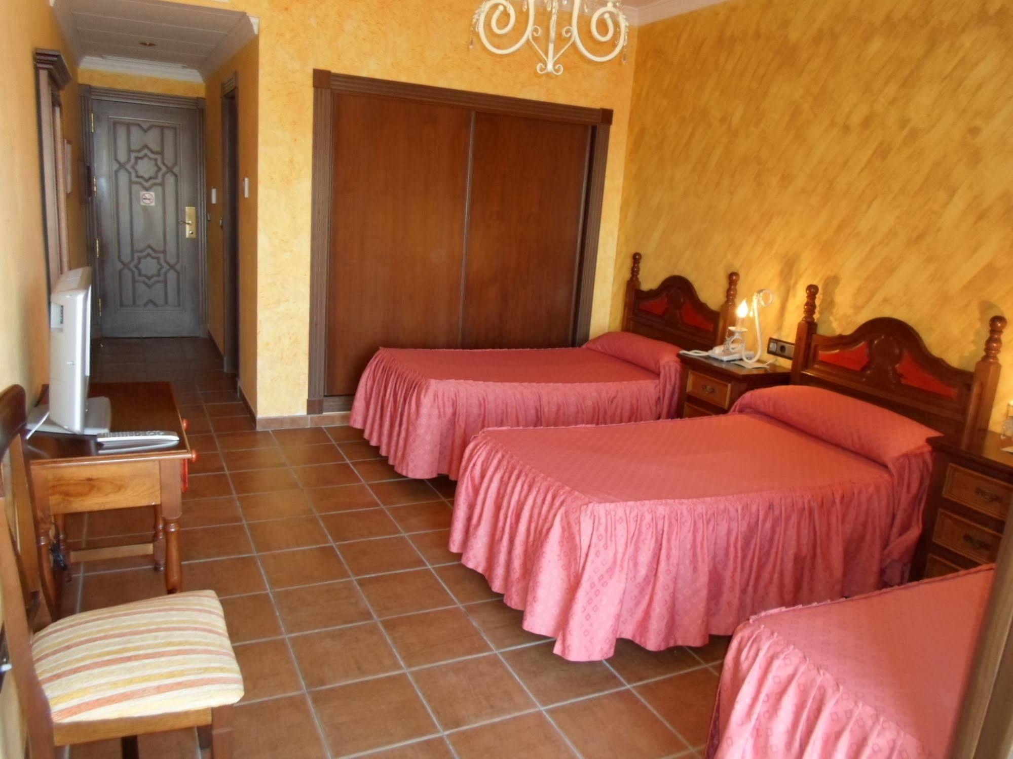 Hotel El Doncel Atarfe エクステリア 写真